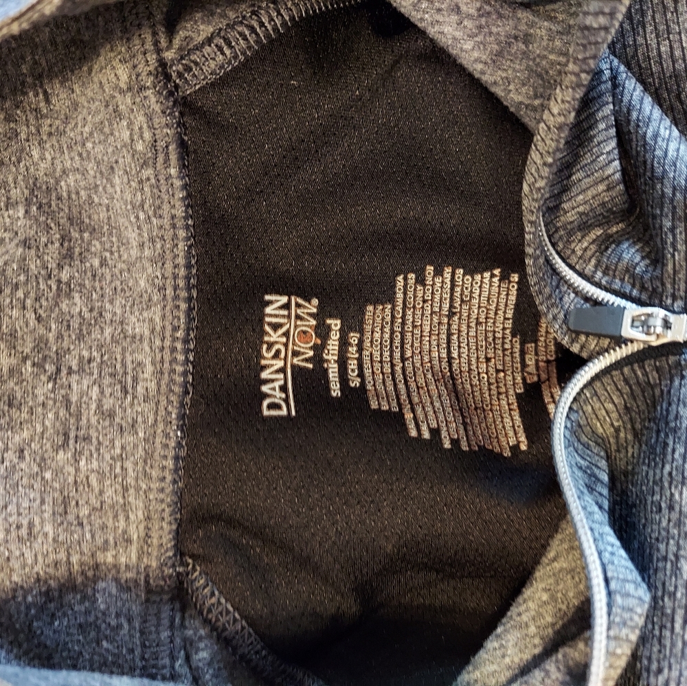 womans pullover - Picture 2 of 3